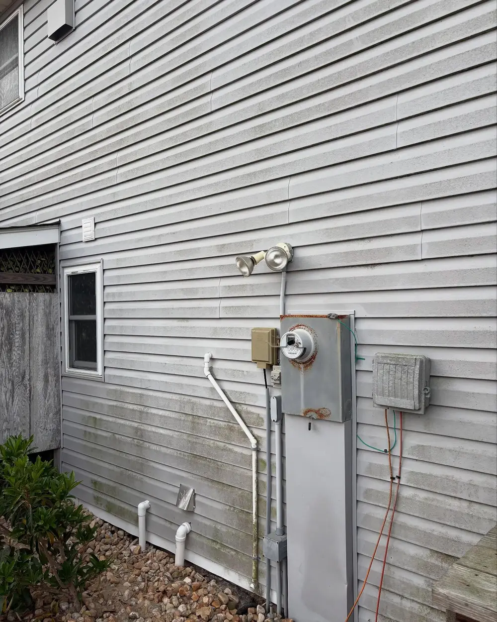 Vinyl Siding & Utility Wall, Kitty Hawk, before cleaning