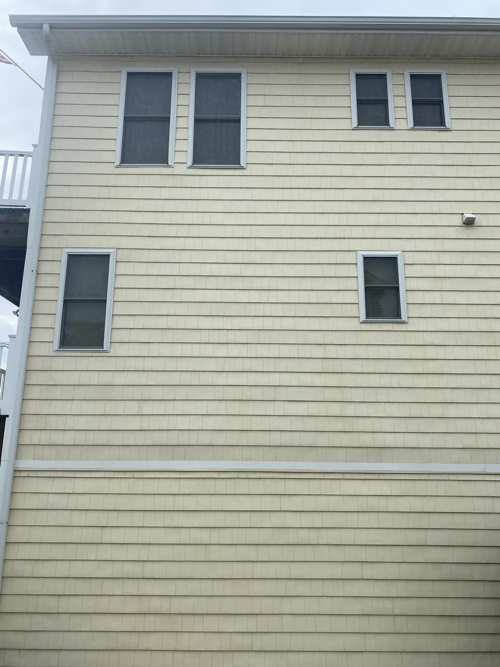 Cedar-Style Siding Wash, Outer Banks, after cleaning by Top Shelf OBX