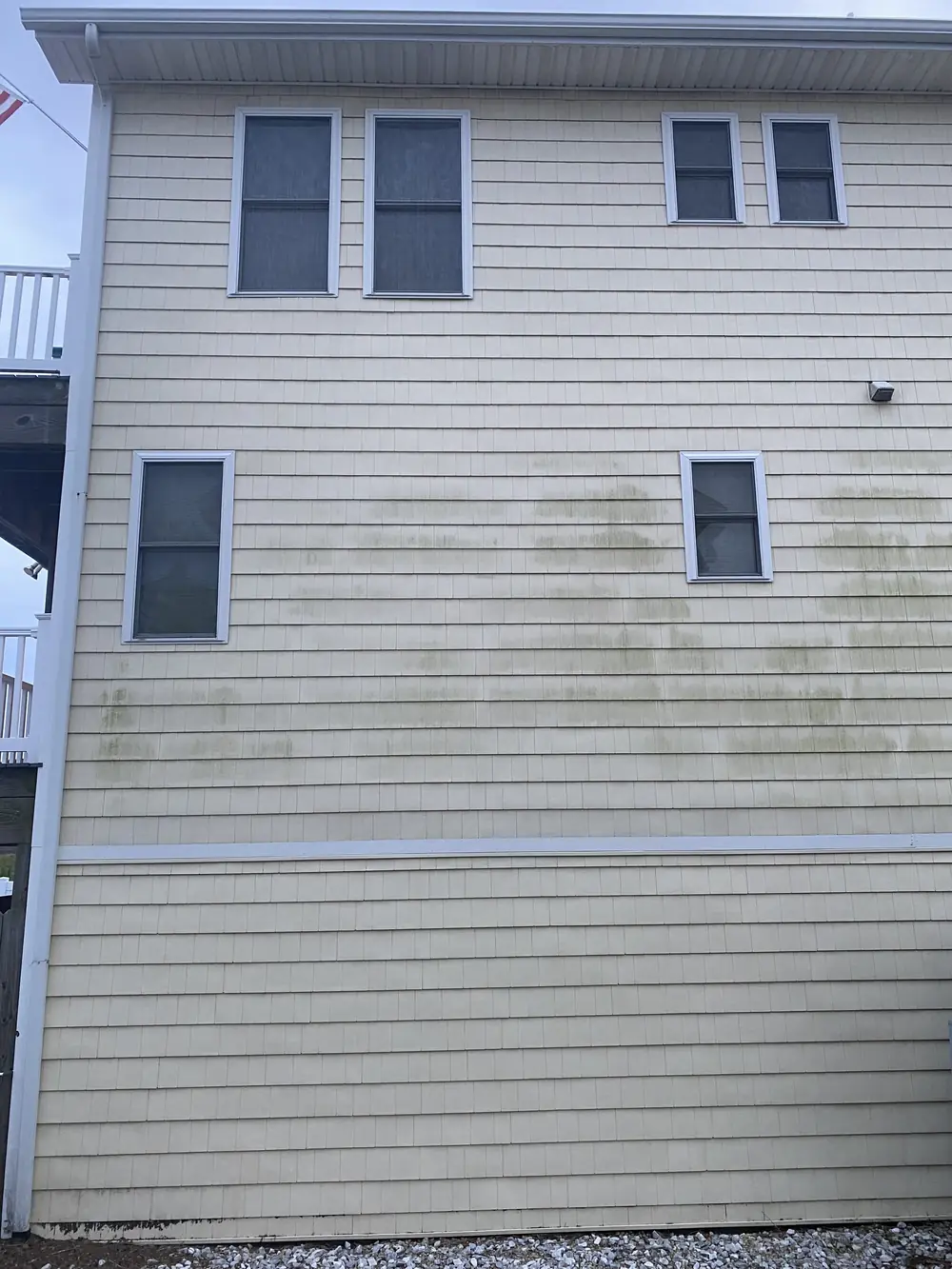 Cedar-Style Siding Wash, Outer Banks, before cleaning